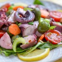 koutouki-sharm-chtapodosalata-octopus-salad