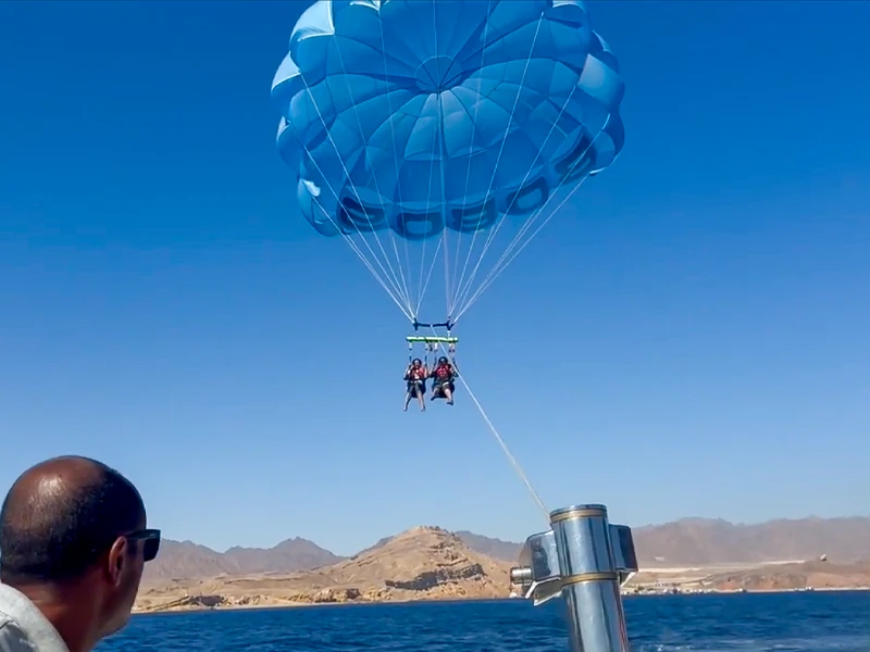 parasailing-sharm-el-sheikh parasailing in naama bay from boat in sharm el sheikh